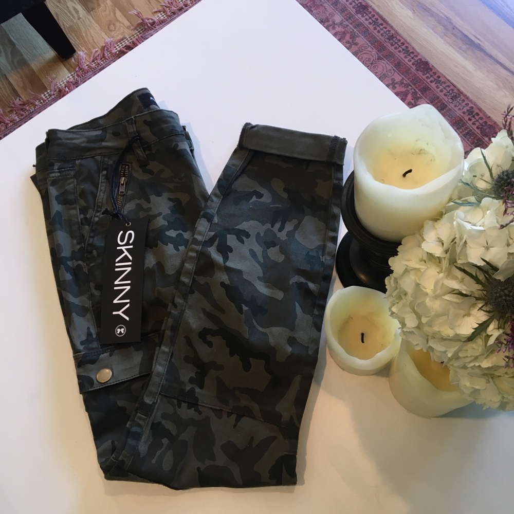 CAMO CARGO PANTS